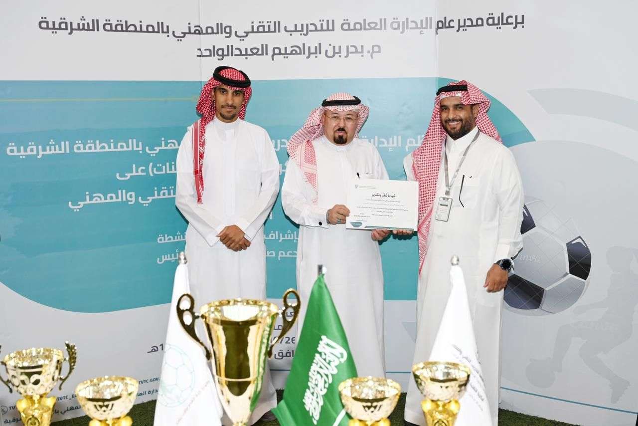 فتيات مكة المكرمة يحققن كأس التدريب التقني لكرة القدم للصالات