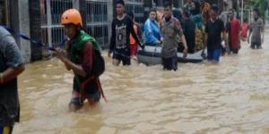 مقتل 14 شخصا في فيضانات بإندونيسيا - نايل 360