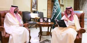 الأمير سعود بن جلوي يستقبل رئيس جامعة جدة ويكرّم الطلاب والطالبات الفائزين في مسار "تحدي التقنية" - نايل 360