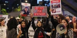 للمطالبة بإبرام صفقة لتبادل الأسرى، مظاهرة أمام وزارة الحرب الإسرائيلية (فيديو) - نايل 360