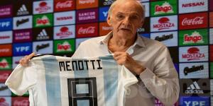 أهدى أول كأس عالم لبلاده.. وفاة مدرب الأرجنتين السابق مينوتي - نايل 360