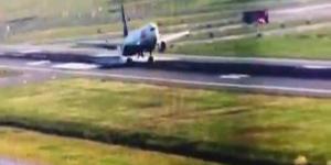 طائرة تهبط بسلام في مطار إسطنبول بعد تعطل عجلاتها الأمامية - نايل 360