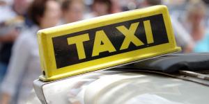 القبض على سائق سيارة أجرة غير قانونية يقوم ببراكاجات للنساء - نايل 360