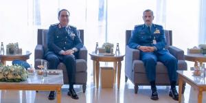 قائد القوات الجوية يلتقى قائد القوات الجوية الملكية السعودية.. ويشارك الإحتفال بتخريج الدفعة 103 من طلبة كلية الملك فيصل - نايل 360