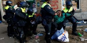 مواجهات بين الشرطة ومتظاهرين مؤيدين للفلسطينيين بجامعة أمستردام (صور) - نايل 360