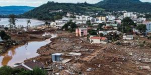 مشاهد تحبس الأنفاس من فيضانات البرازيل، وارتفاع حصيلة القتلى لـ 100 (فيديو) - نايل 360
