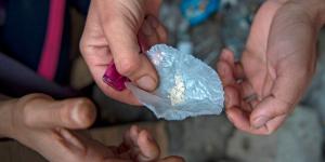 تجارة «الغبرة» تنتشر...«كوكايين» فاسدة للفقراء المدمنين - نايل 360