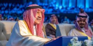 الأمير مقرن بن عبدالعزيز يرعى حفل تخريج الدفعة السادسة لطلاب جامعة الأمير مقرن - نايل 360