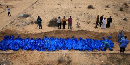 العالم اليوم - مقبرة جماعية ثالثة.. انتشال 49 جثة من مجمع الشفاء في غزة - نايل 360