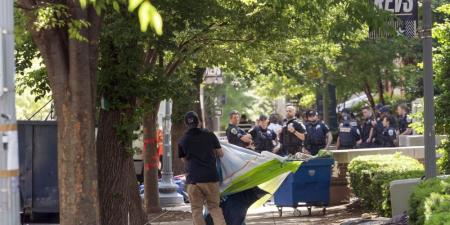 الشرطة تفكك مخيم اعتصام موال للفلسطينيين بجامعة جورج واشنطن وتعتقل العشرات - نايل 360