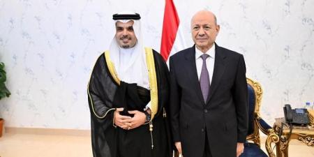 الرئيس العليمي يتسلم في عدن اوراق اعتماد سفير البحرين لدى اليمن - نايل 360