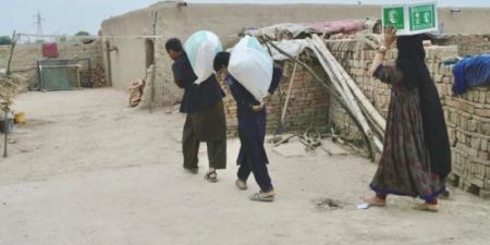 "سلمان للإغاثة" يوزع 710 سلال غذائية في باكستان - نايل 360