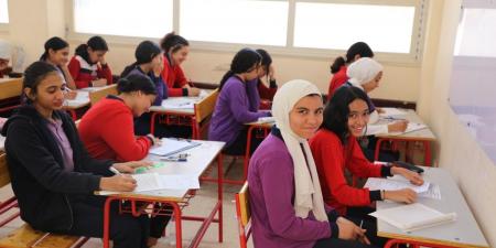 وزير التعليم يتابع امتحانات صفوف النقل بمدرسة مصطفى كامل الرسمية المتميزة - نايل 360