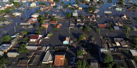 ارتفاع عدد ضحايا الفيضانات في جنوب البرازيل إلى 107 أشخاص - نايل 360