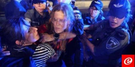 مواجهات بين عائلات الأسرى في غزة وعناصر الشرطة الإسرائيلية في مظاهرة مطالبة بصفقة تبادل في تل أبيب - نايل 360