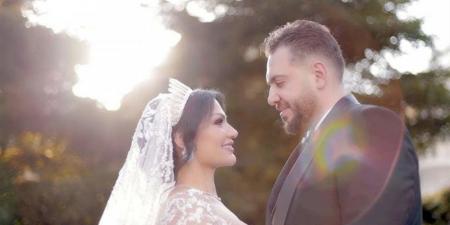 08:24المشاهير العربفارس إسكندر وزوجته يحتفلان مجدداً بزواجهما وناجي الأسطا يغني لهما - بالفيديو - نايل 360
