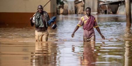 في غاريسا الغارقة جراء فيضانات كينيا: "كأن العالم اقترب من نهايته" - نايل 360