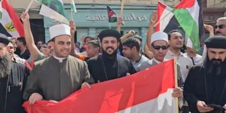 «مسلمون ومسيحيون».. مظاهرات مؤيدة لفلسطين وتدعم جهود الدولة المصرية في ميدان الشبان المسلمين بسوهاج (فيديو) - نايل 360