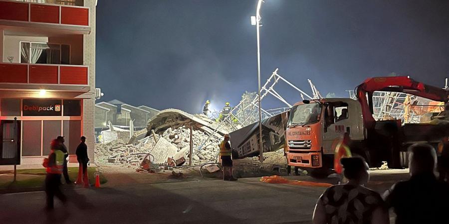 48 شخصاً عالقون بعد انهيار مبنى في جنوب إفريقيا - نايل 360