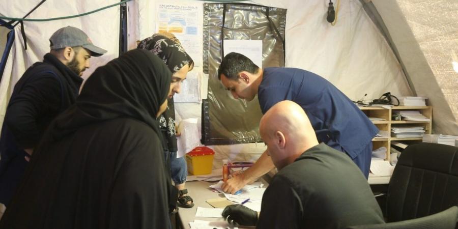 بالصور  ..  تزايد إقبال المرضى على المستشفى الميداني الأردني جنوب غزة - نايل 360