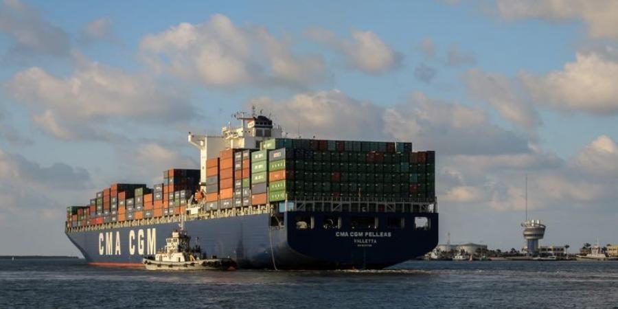 ٣٧ سفينة و ٤٤٠٥ شاحنة علي أرصفة ميناء دمياط - نايل 360