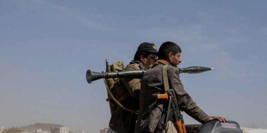 الحوثيون يدفعوا بتعزيزات عسكرية إلى محافظة عمران بعد مقتل قيادي وعناصر حوثية - نايل 360