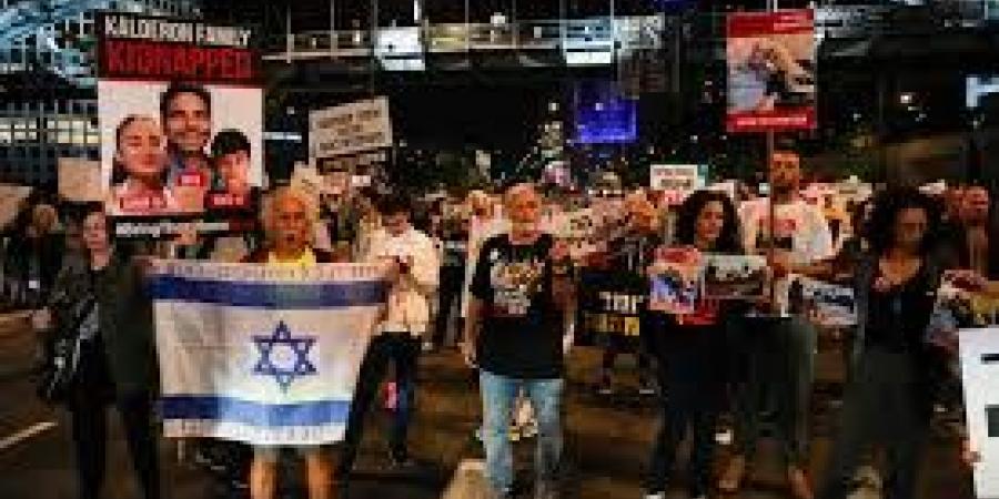 قبل وصول بيرنز، متظاهرون إسرائيليون يغلقون أهم الطرق في تل أبيب - نايل 360