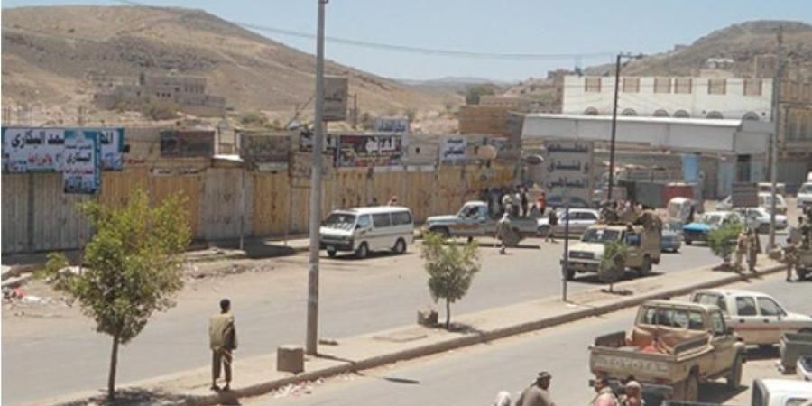 الحوثيون يقتحمون عددا من المنازل في مدينة رداع على خلفية استهداف عربة عسكرية حوثية - نايل 360
